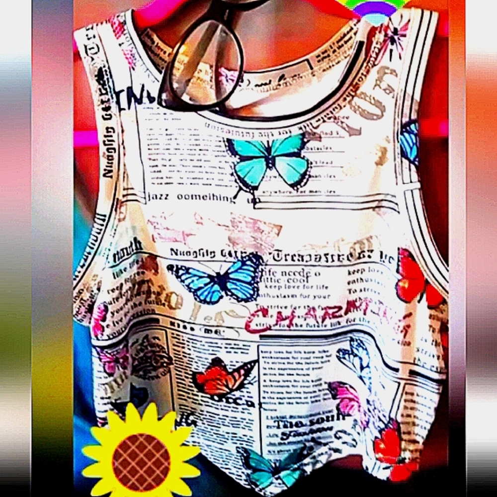 ⭐SALE⭐Host Pick⭐Baby Tee Style  Crop with all over Love poems  & Butterflies